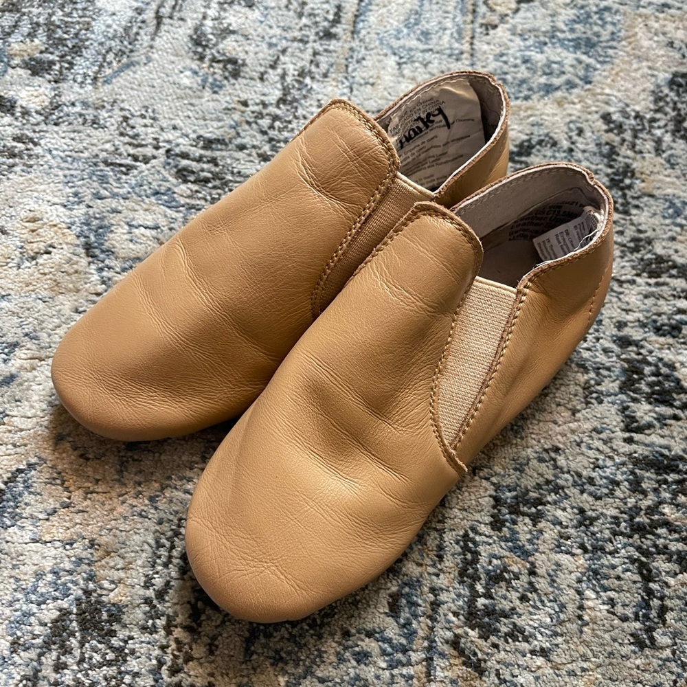 Revolution Girls Tan Jazz Shoes Size C13.5